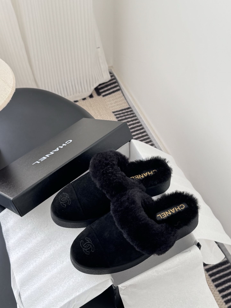 Ch**el slippers